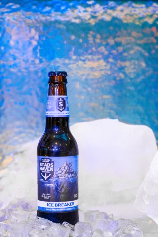 Icebreaker bier op ijs